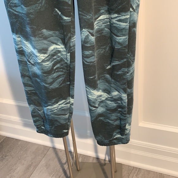 Fabletics Sweat pants - Picture 4 of 9